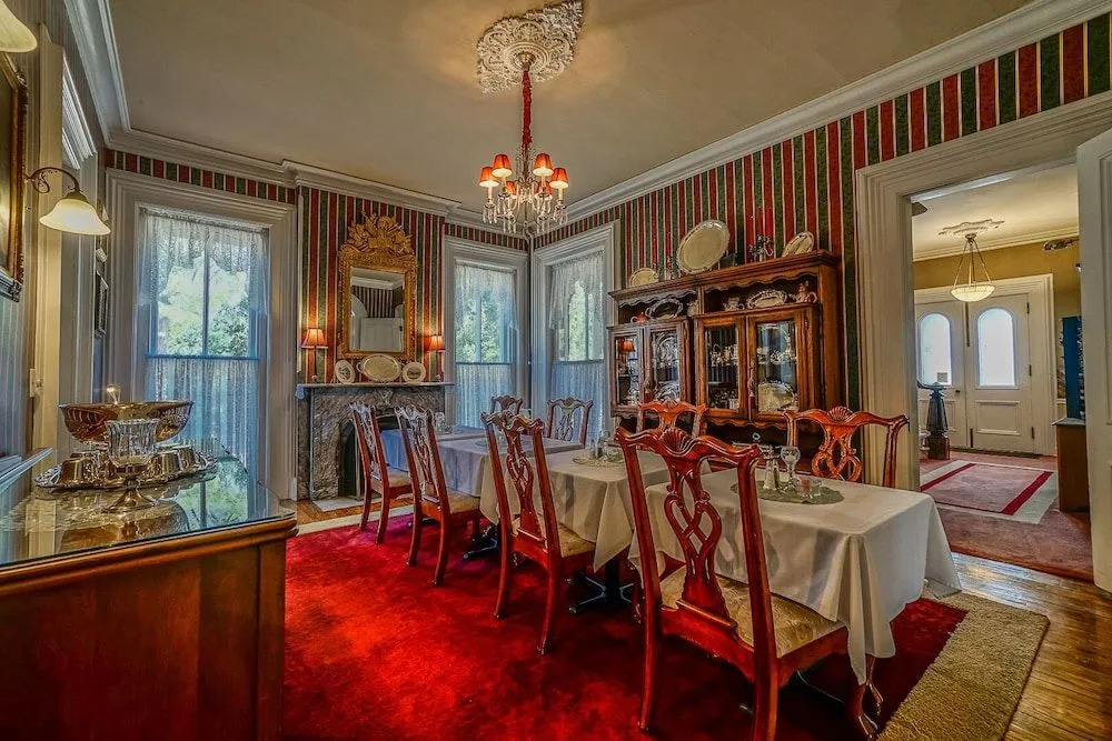 Pinehill Inn