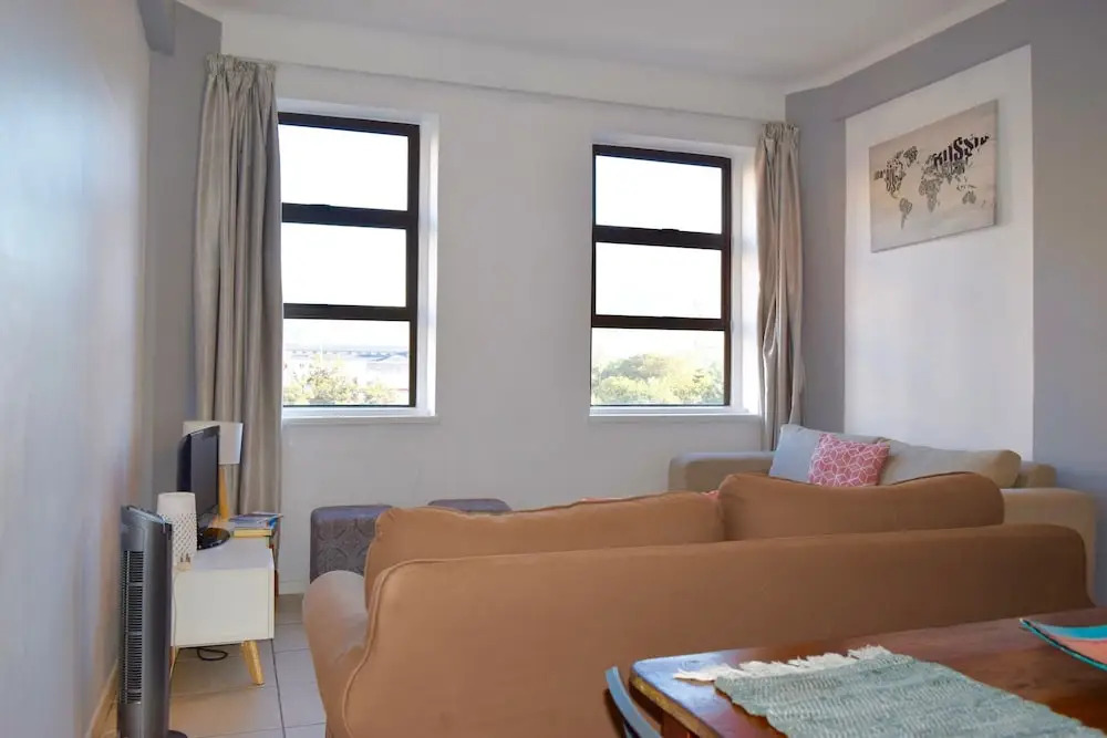 1 Bedroom Flat With Views of Table Mountain and Lions Head