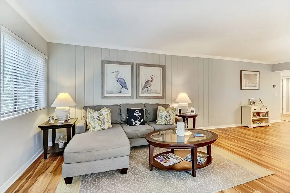 Recently Renovated Secluded Beachwood Condo Free Wifi by Redawning