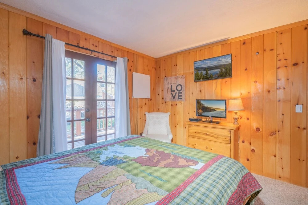 Nottingham's Nook - Tucked Away On A Quiet And Serene Lot Amongst The Trees! 2 Bedroom Home