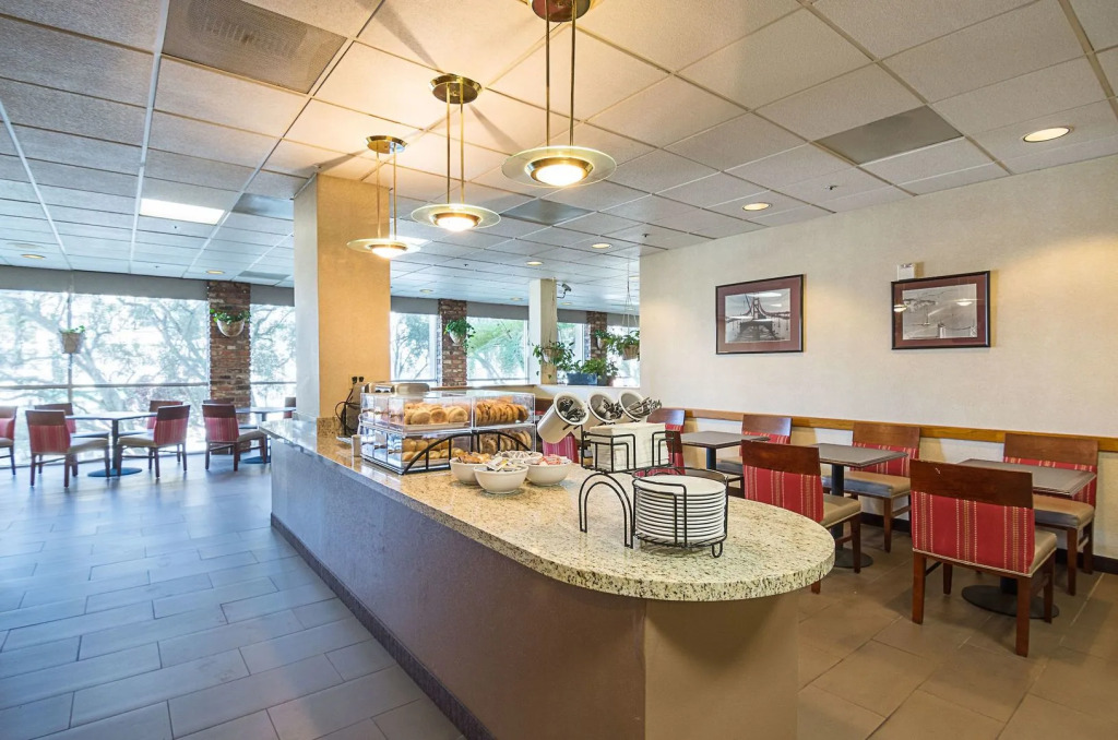 Comfort Inn By the Bay