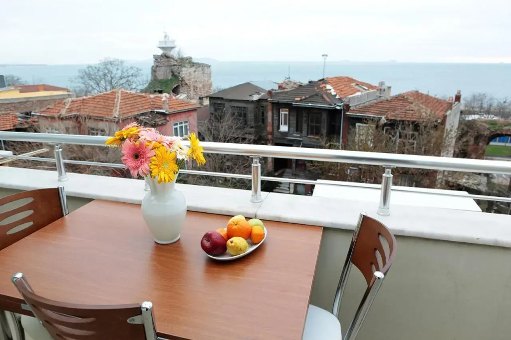 Cloudy Apart Hotel