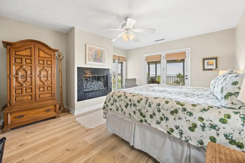 Take Your Shoes Off Relax And Put Your Feet In The Sand. 7 Bedroom Home by Peace Vacations