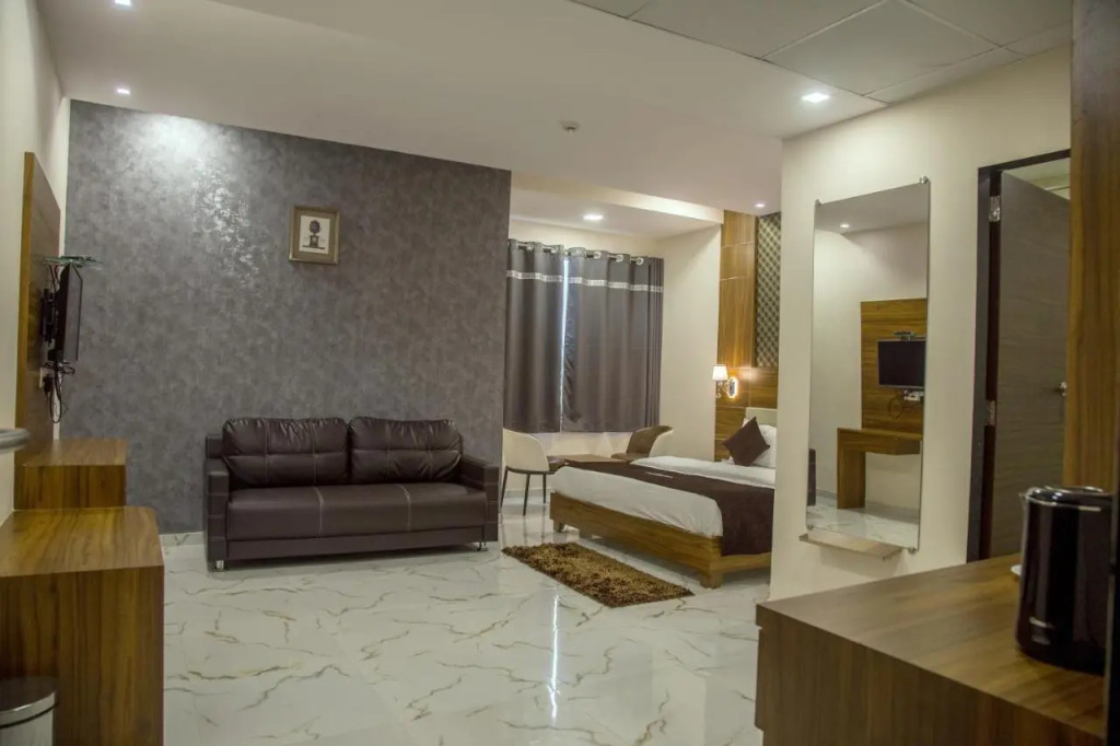 Vadpadraka Hotel And Resort