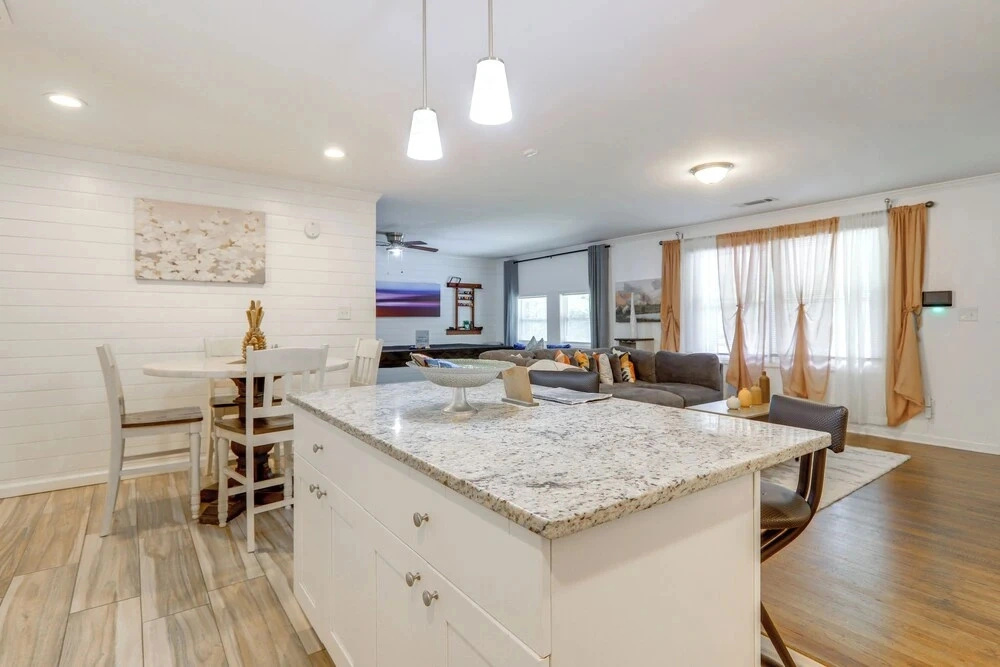 7 Mi to Atlanta Stadium! Spacious Group Retreat