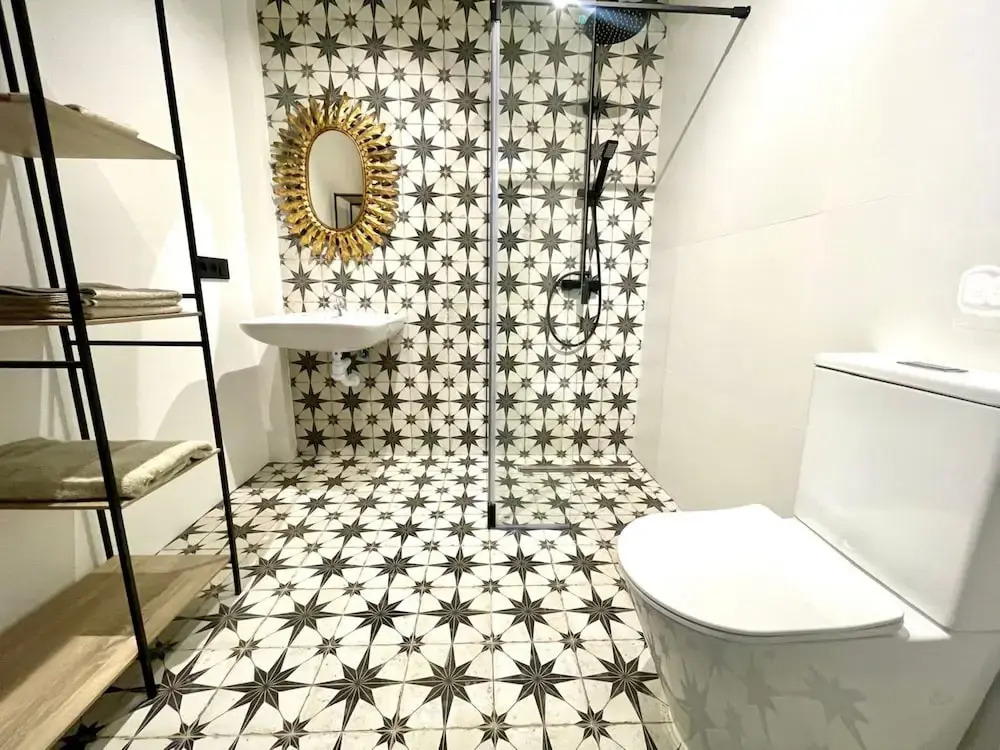 Los Angeles With 3 Bedrooms and 3 Bathrooms