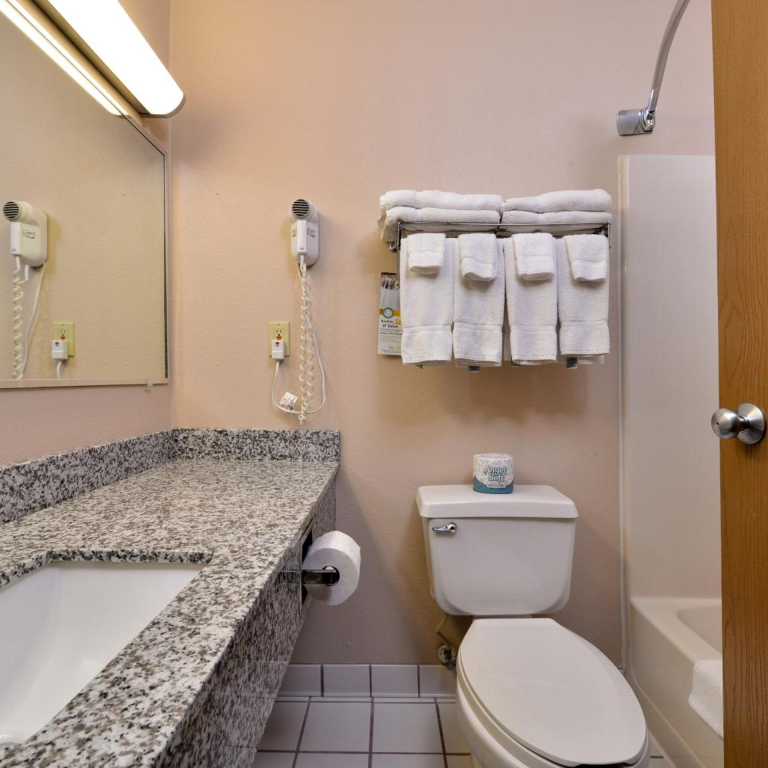 Quality Inn Coralville - Iowa River Landing