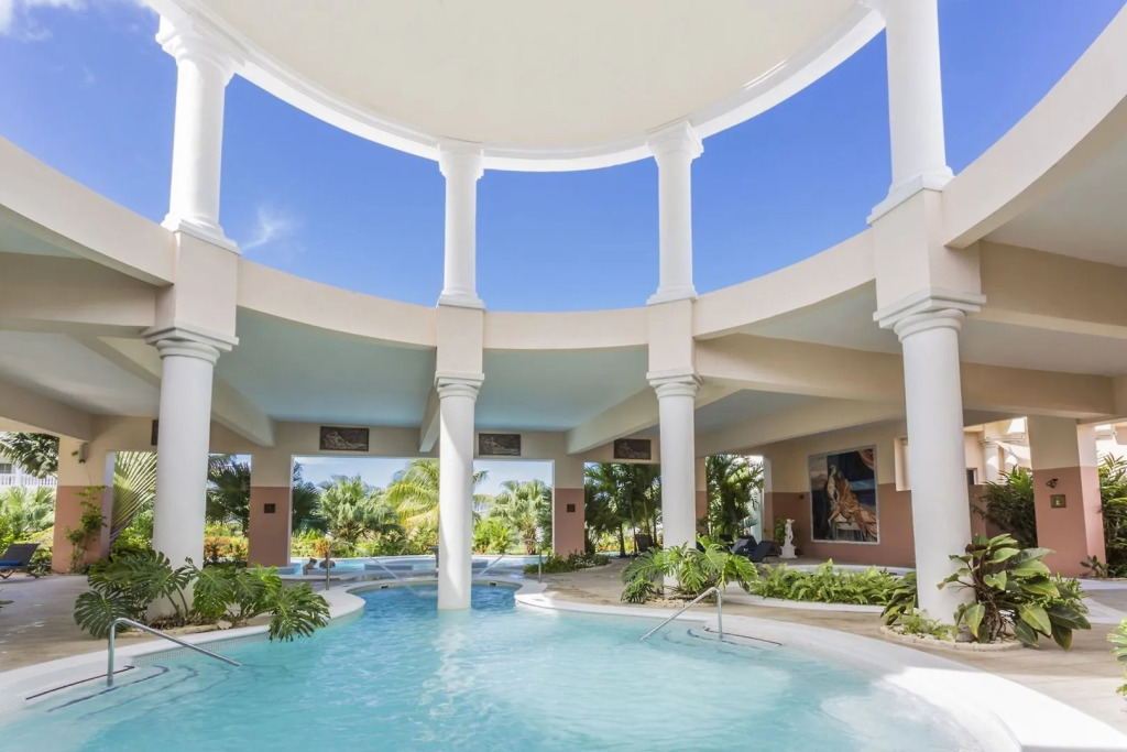 Grand Palladium Lady Hamilton Resort & Spa - All Inclusive