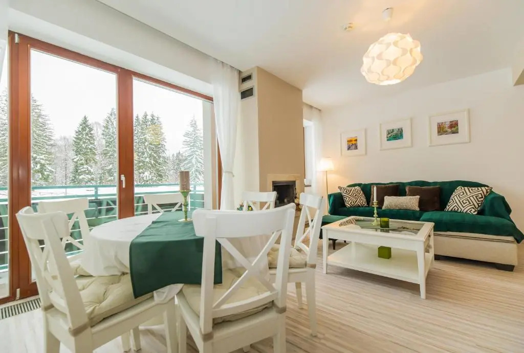Charming 2-Bedroom, Silver Mountain, A Building
