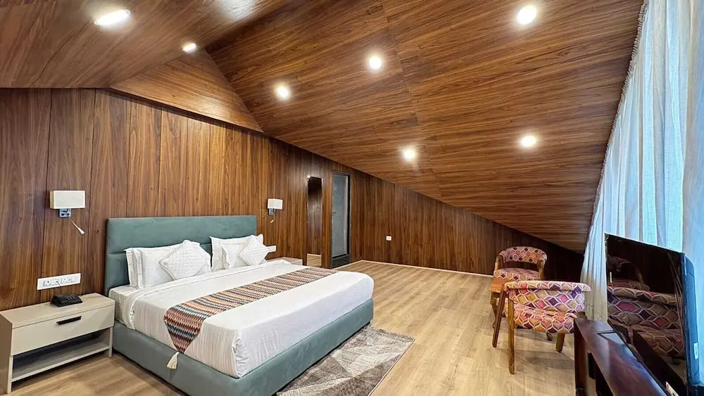 Emroz Kings Resort