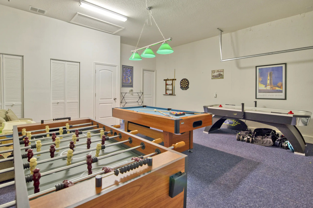 Gorgeous 5 bed with south facing pool, Davenport, US
