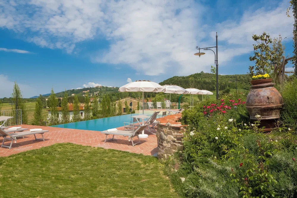 Luxury Villa in Tuscany with Pool near Pisa and Florence - Eight Bedrooms 14 pl