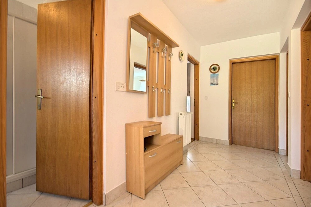 HOUSE Nevenka