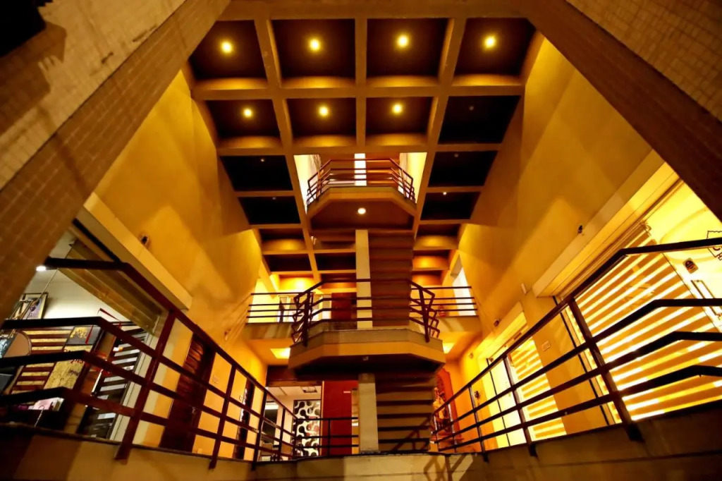 Ashish Palace - A City Centre Hotel