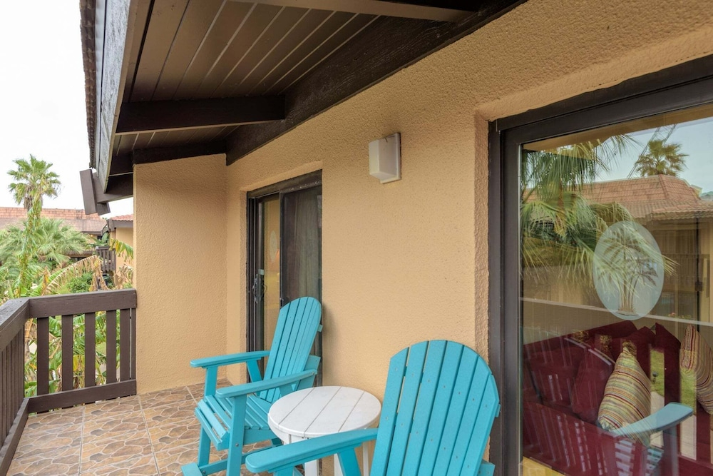 1br Resort-style Condo W/ Balcony And Pool 1 Bedroom Condo