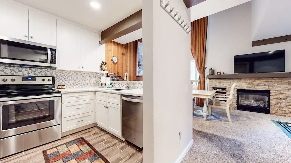 Mammoth Ski & Racquet Club #118 2 Bedroom Condo by RedAwning
