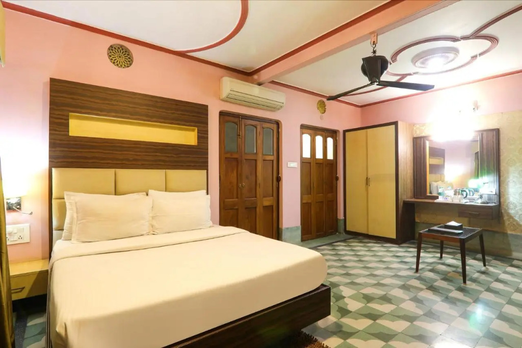 Hotel East View