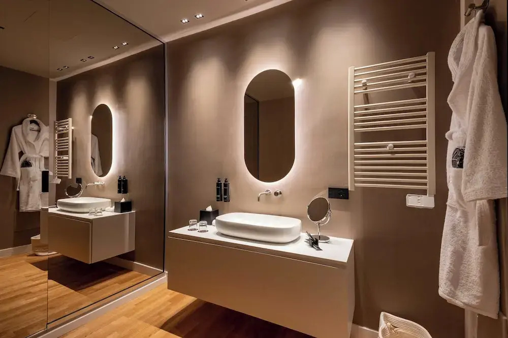 Five suite