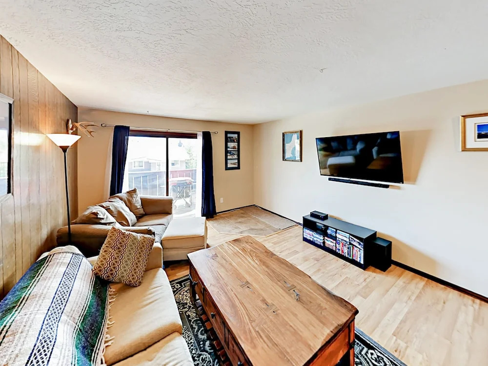 Enthusiasts Dream Condo #s303 2 Bedrooms 2 Bathrooms Condo