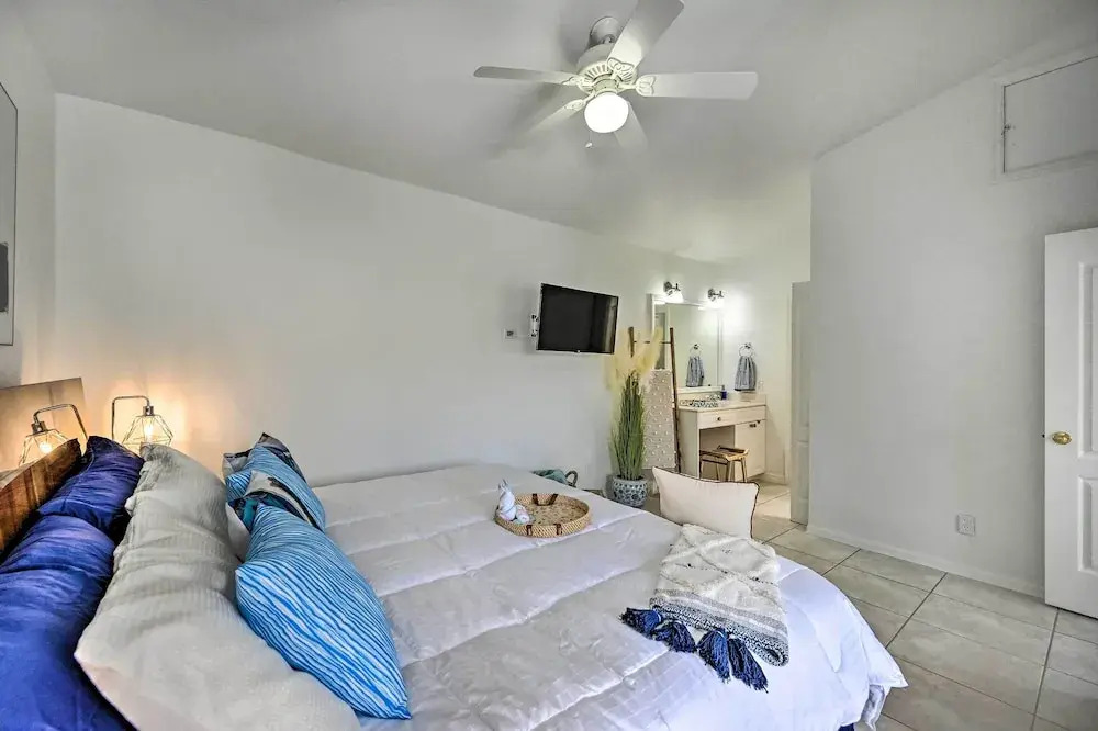 Modern Naples Oasis w/ Saltwater Pool & Jacuzzi!