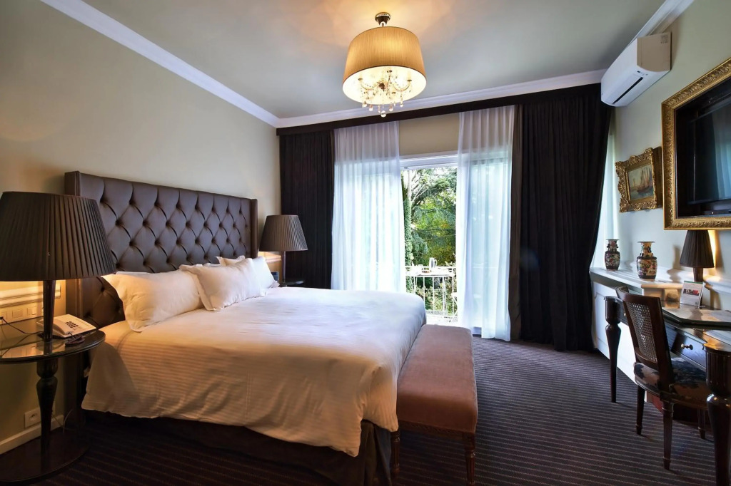 Hotel Manos Premier