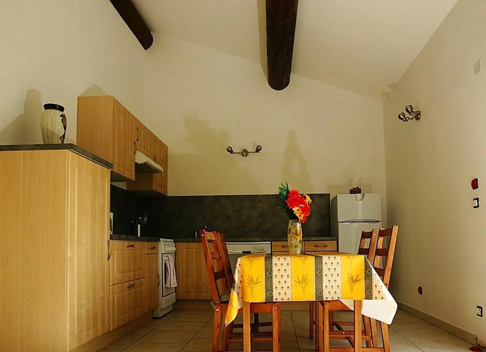 House With one Bedroom in L'isle-sur-la-sorgue, With Furnished Garden and Wifi