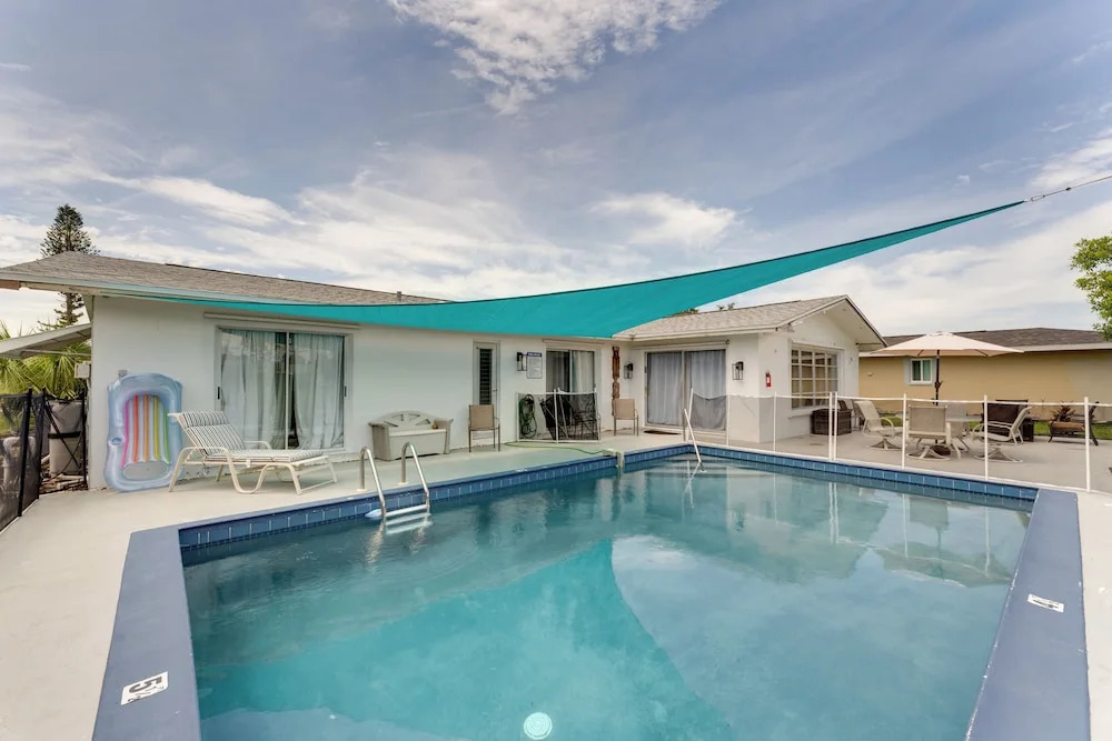 Heated Pool: Canal-front Rotonda West Retreat