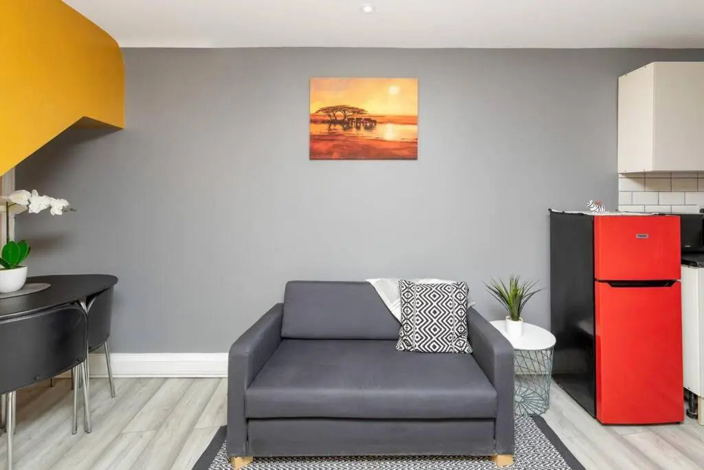 Luxury Living - Lovely 1 Bedroom Apartment