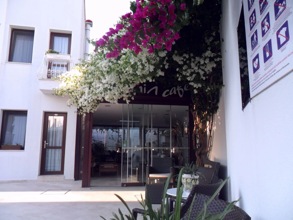 Costa Asmin Hotel