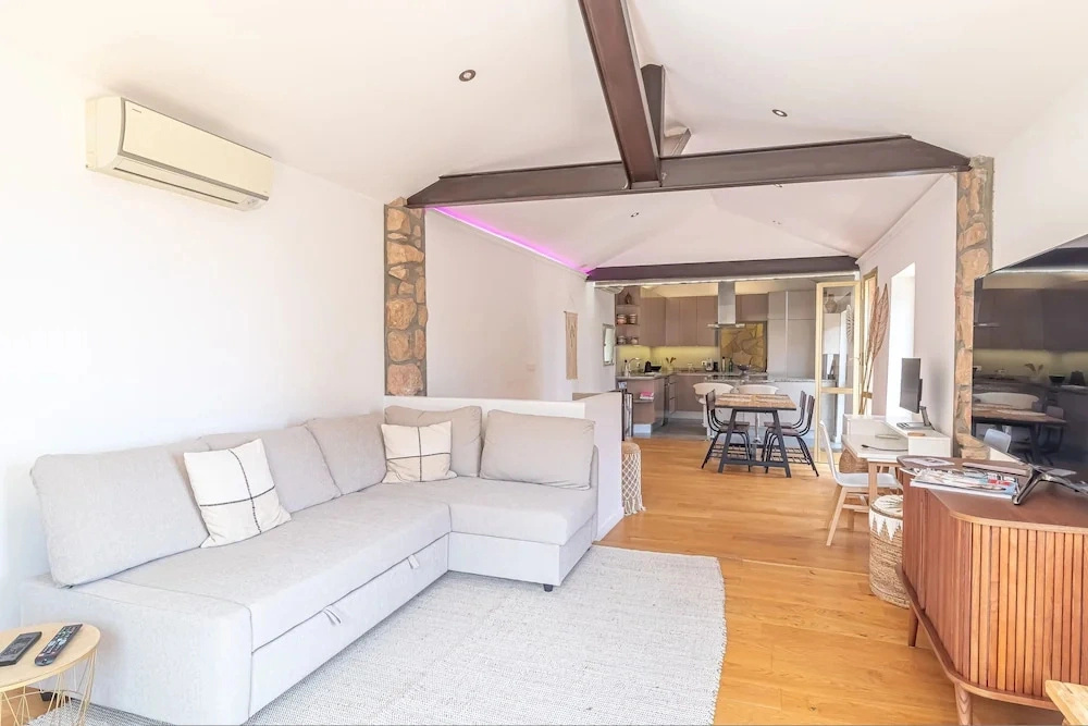 Renovated house in the center of Beausoleil
