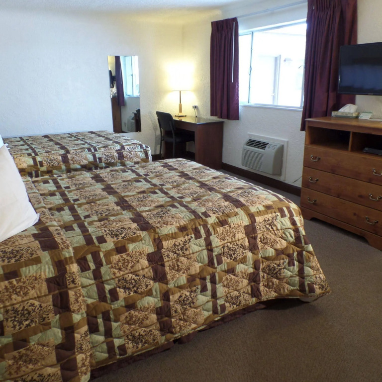 Kinnikinnik Motor Lodge
