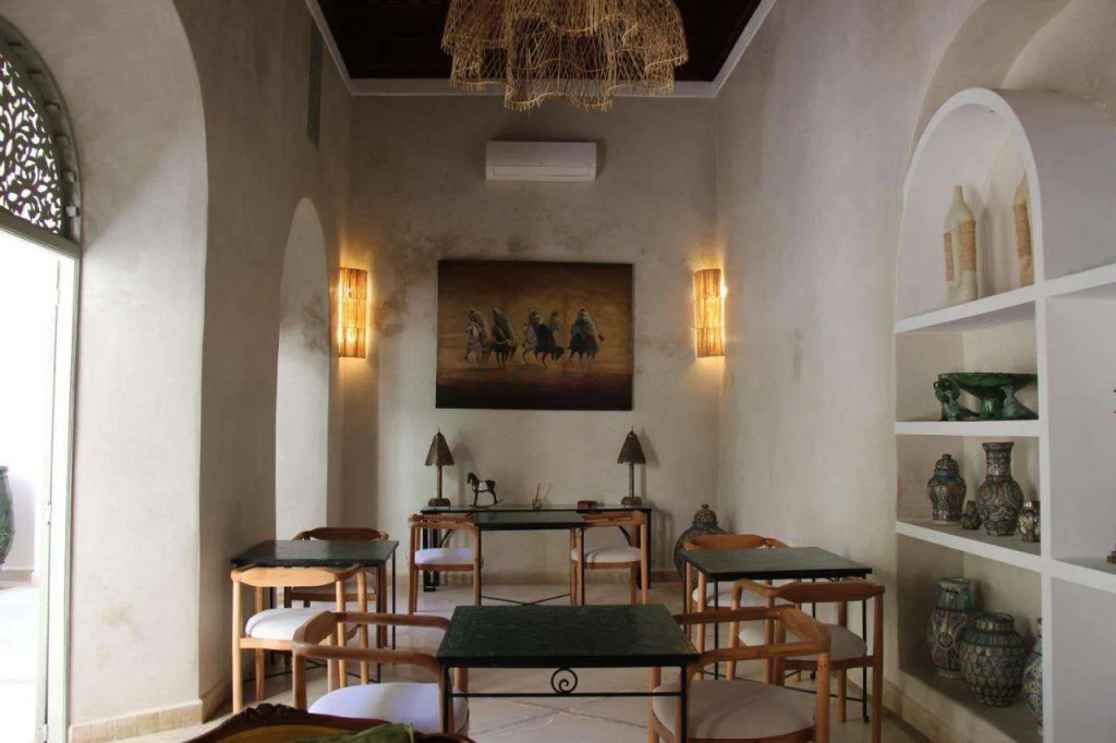 Riad Emberiza Sahari