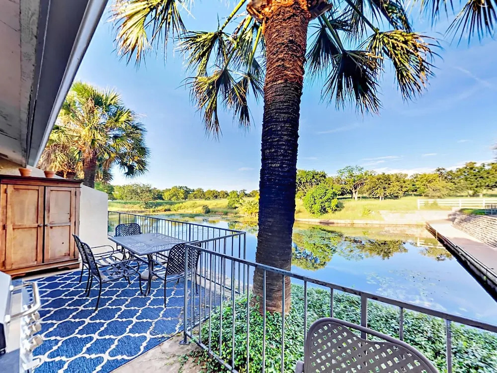 104 Horseshoe Bay Townhouse #18 2 Bedrooms 2 Bathrooms Townhouse