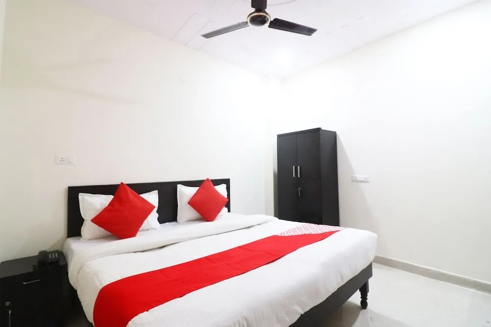 OYO 49097 Comfort Palace