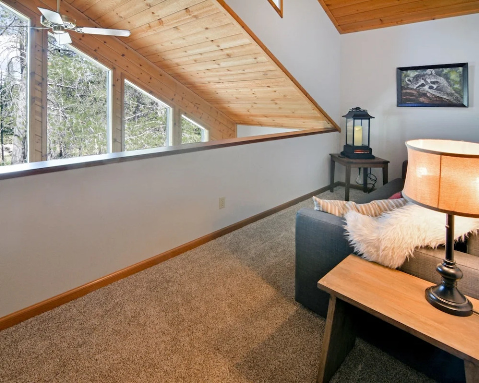 11443 Northwoods Blvd House Unit B - 2 Br home by RedAwning