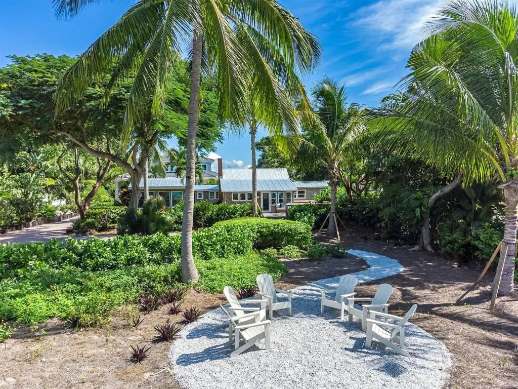 Captiva Charm