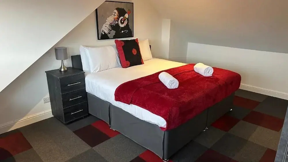 Gloucester-4 Bed Home for Work & Leisure