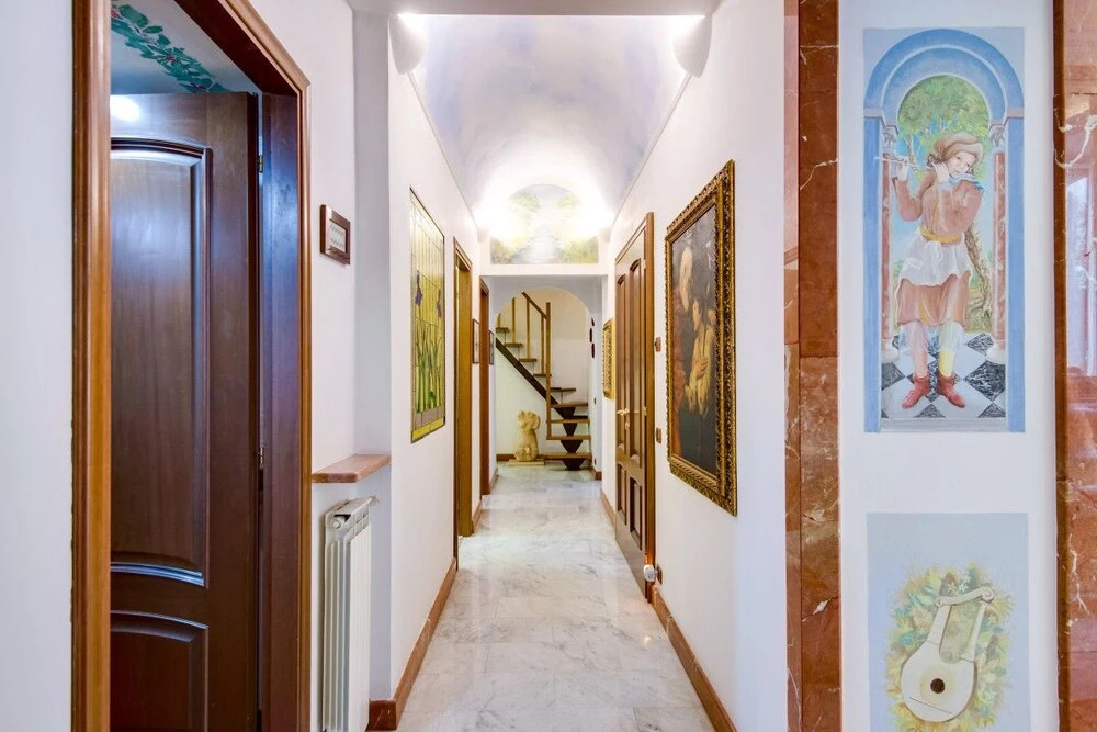 Large and Charming Flat Near Termini