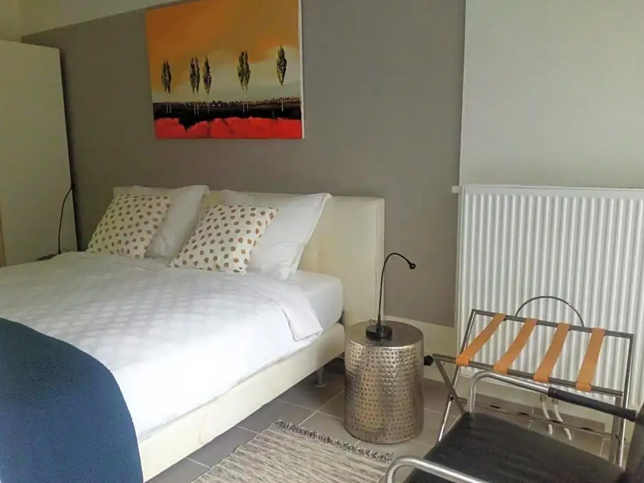 At number 6, B&B or bed only, 150 mtr from tram stop 20 min to centre