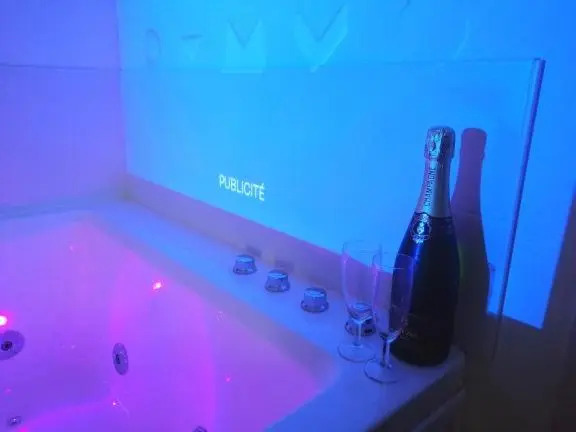 Le 2005 Double BALNEO, Lit QUEEN SIZE, soirée romantique