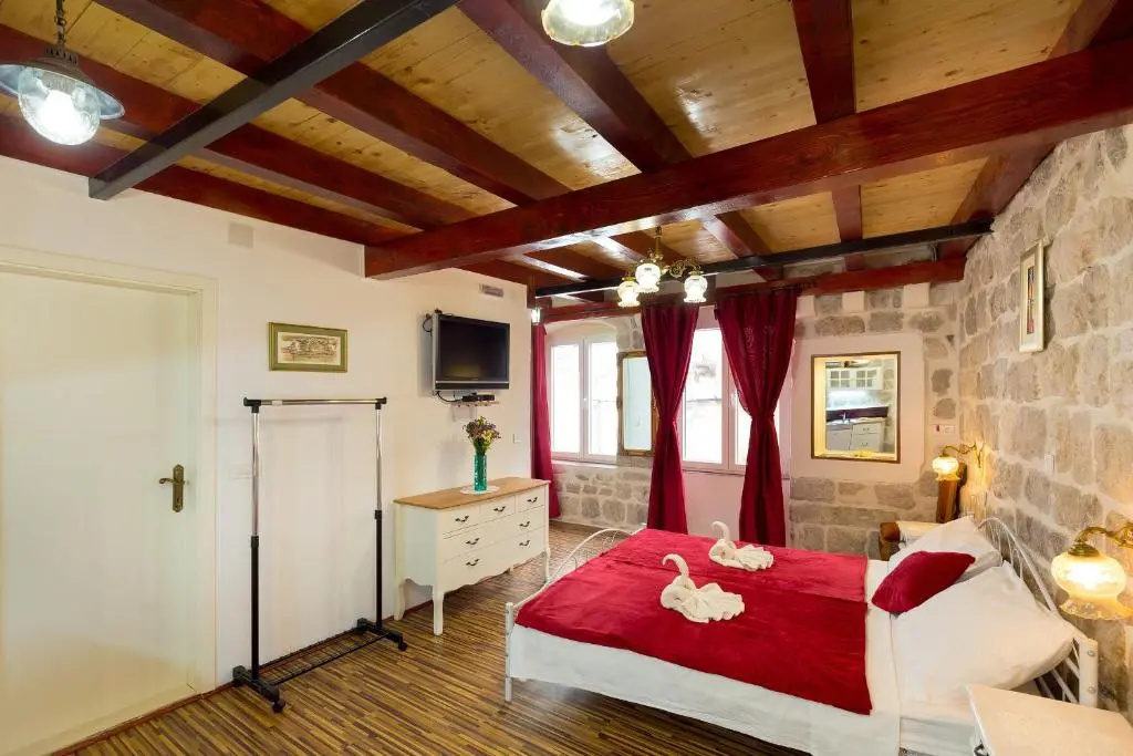 Juliettes Palace Studios