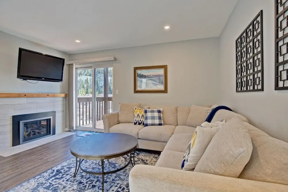 Mountainside  272h 2 Bedroom Condo by RedAwning