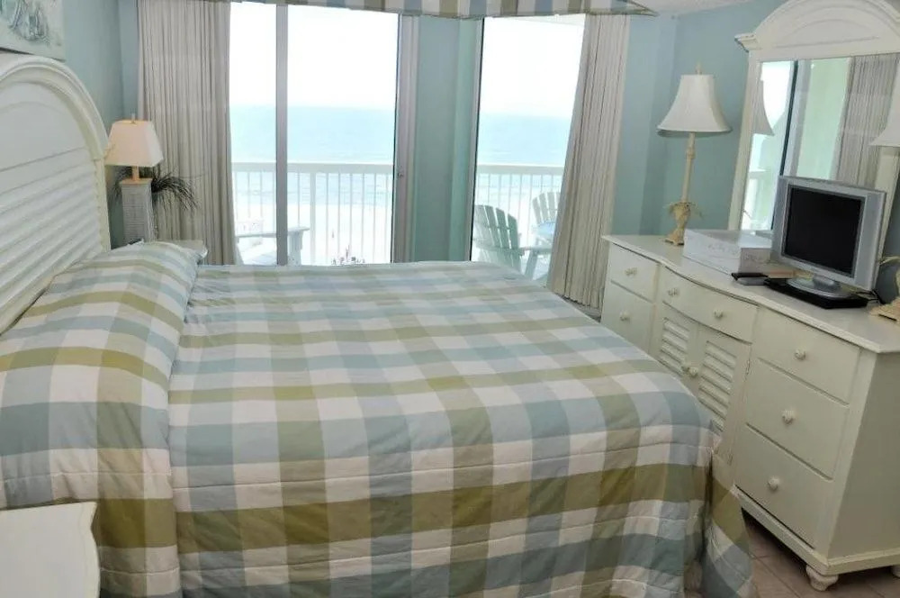 Paradise Pointe 5B - 3 Br condo by RedAwning