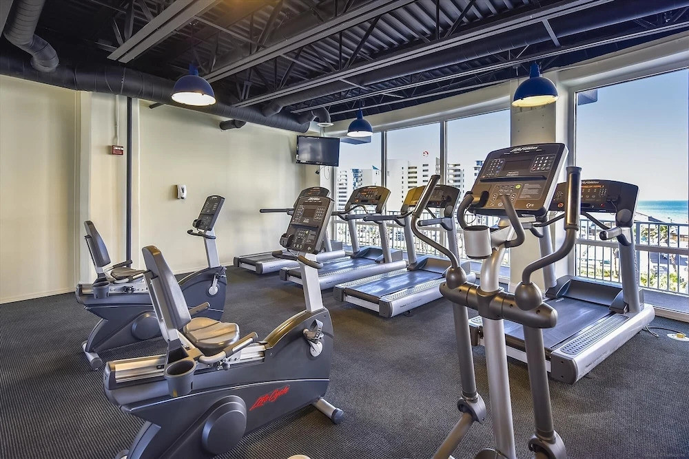 Laketown Wharf 1003, Gulf View, Sleeps 6. Free Fun! Updated! 1 Bedroom Condo by RedAwning