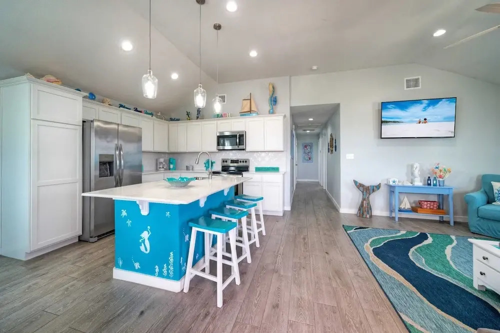 Purple Parrot by Avantstay Heated Pool, Beach Access & Central Port A Location