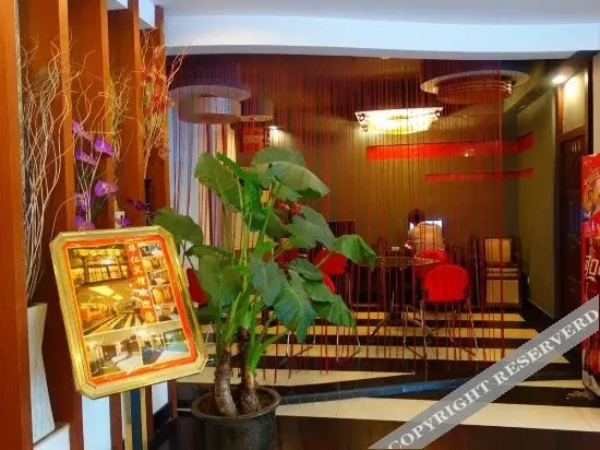 Huaren Hotel (Shanghai Wujiaochang Metro Station)