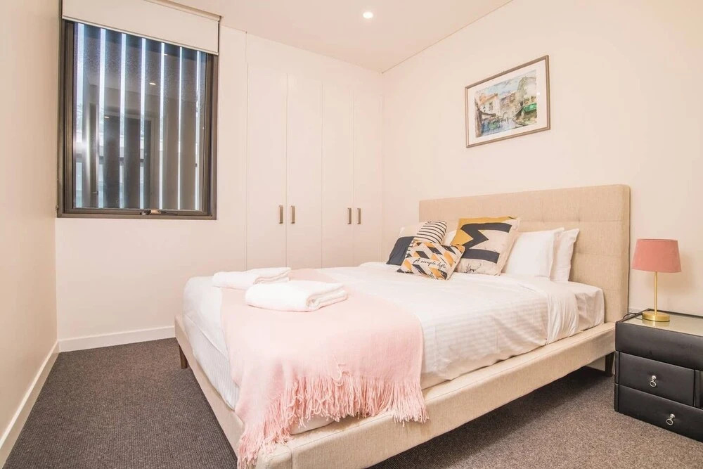 Modern 2bed2bath APT at Neutral Bayparking+wifi