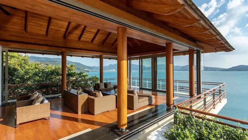 Villa Chelay - Luxury Waterfront Villa