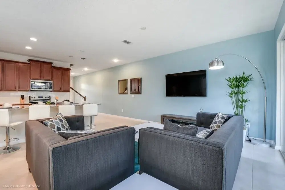 Orlando Newest Resort Community Town Home 5 Bedroom Townhouse by Redawning