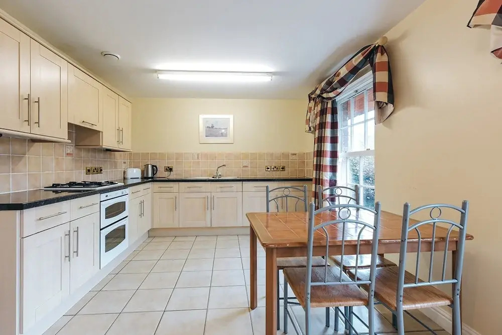Cottage in Dorrington Near Netley Hall